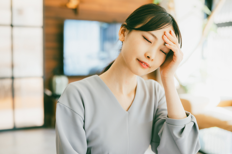 吐き気が続くのに吐けない原因